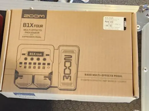 B1X FOUR-ZOOM BASS MULTI FX WITH EXPRESSION 2