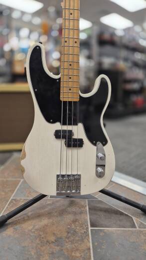 Fender Mike Dirnt Road Worn Precision Bass - Maple Fingerboard