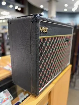 Vox V-15 Guitar Amp 2