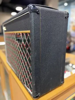 Vox V-15 Guitar Amp 2