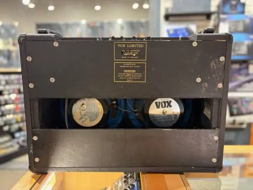 Vox V-15 Guitar Amp 2