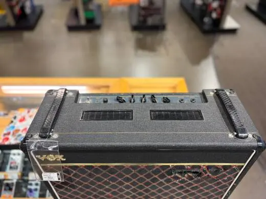 Vox V-15 Guitar Amp 2