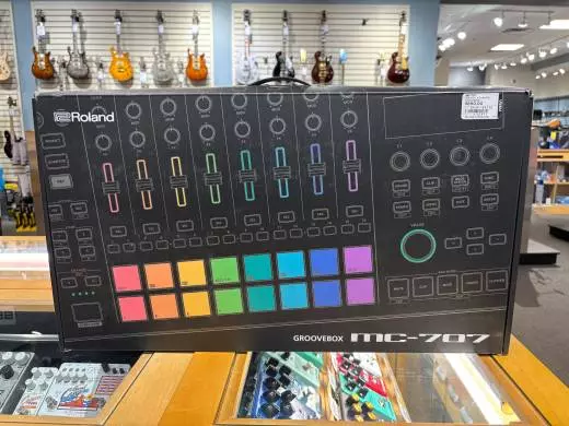Roland - MC-707 2