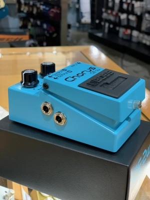 BOSS - CE-2W CHORUS PEDAL 6