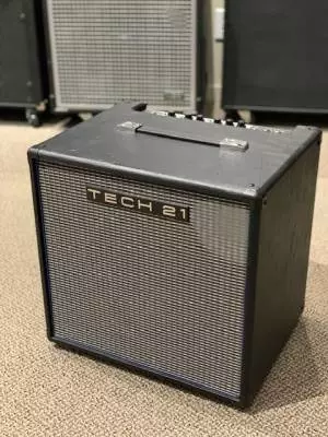 Tech 21 - VTB-200