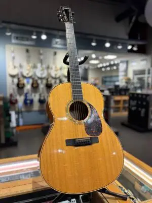 Store Special Product - Larrivee - L-05