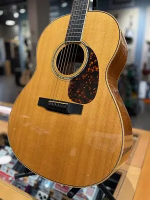 Store Special Product - Larrivee - L-05