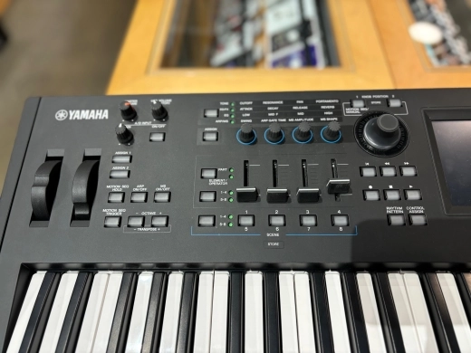 Yamaha - MODX6+ 2