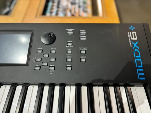 Yamaha - MODX6+ 2