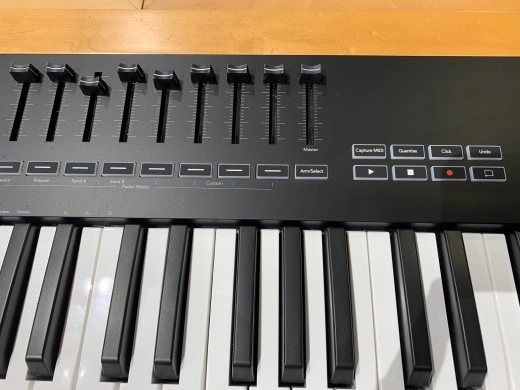 Novation - LAUNCHKEY49 MK3 6