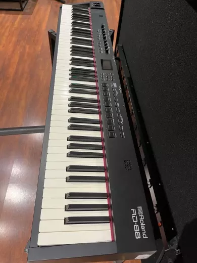 Roland - RD-88 4