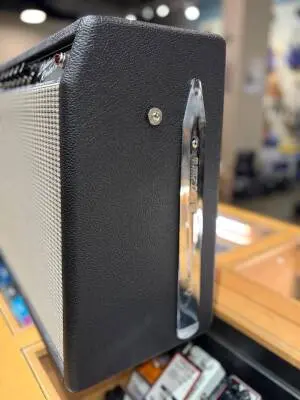 Fender - 021-7400-000 2