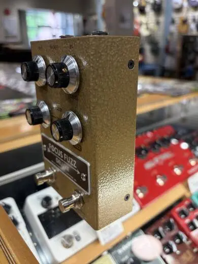 GREAT EASTERN FX FUZZ PEDAL 2