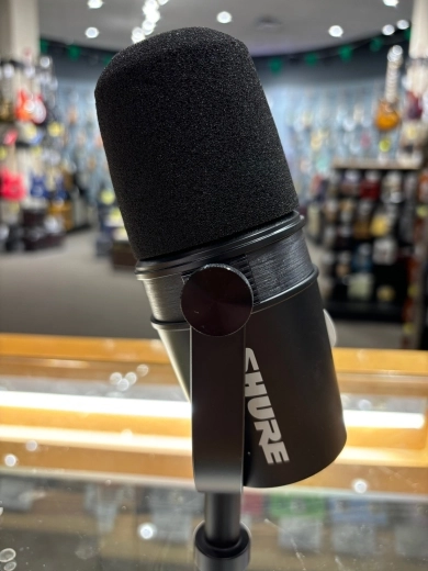 Shure - MV7X 4