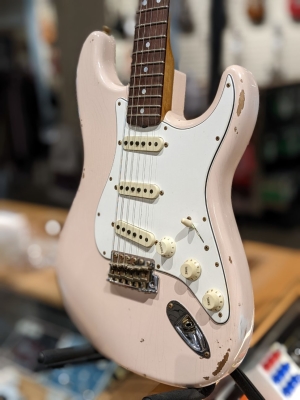 Fender Custom Shop 64 Strat Super Faded Aged Shell Pink 6