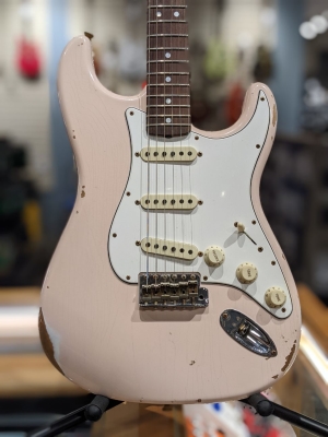 Fender Custom Shop 64 Strat Super Faded Aged Shell Pink 2