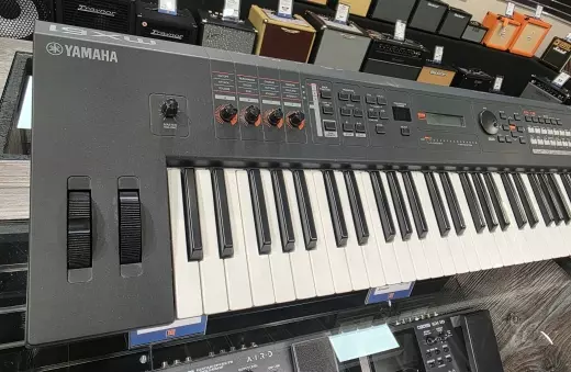 Yamaha - MX61 BK 4