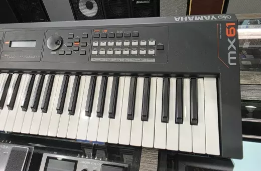 Yamaha - MX61 BK 5