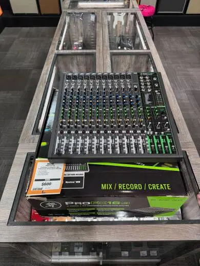 Mackie - PROFX16 V3