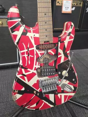 EVH Striped Series Frankie, Maple Fingerboard - Red/White/Black Relic 2