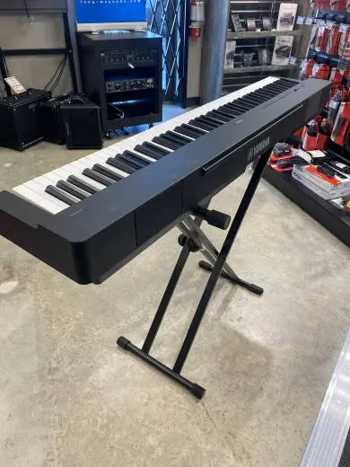 Store Special Product - Yamaha - P225 B