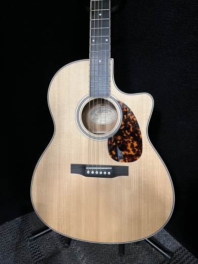 Store Special Product - Larrivee - LV-03E