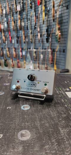 MXR M303 Clone Looper Effects Pedal | Long & McQuade