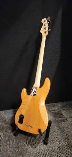 FENDER AM DELUXE P-BASS RW AMB 2