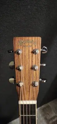 Martin Guitars - D-35 V18 2