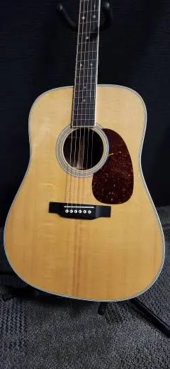 Martin Guitars - D-35 V18 2