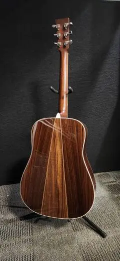 Martin Guitars - D-35 V18 2