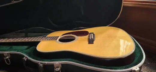 Martin Guitars - D-35 V18 2