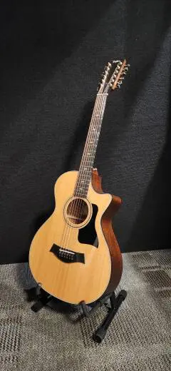 TAYLOR 352CE, V-CLASS BRACING