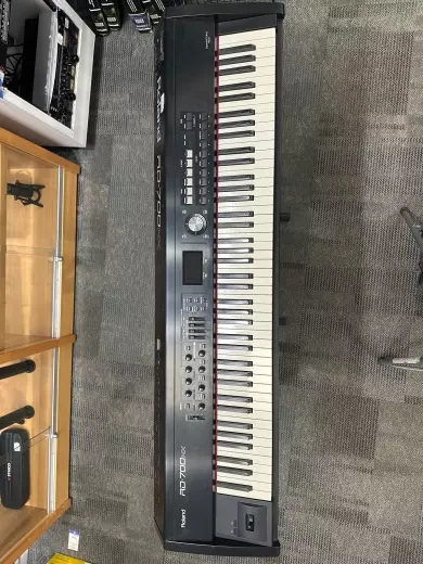 Roland - RD-700NX 2