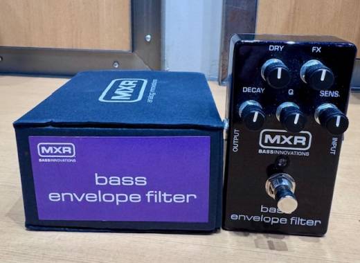 MXR M82 - Bass Envelope Filter | Long & McQuade