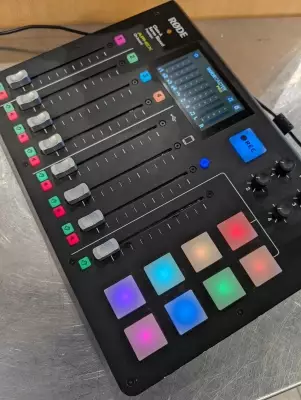 Store Special Product - Rode - RODECASTER PRO