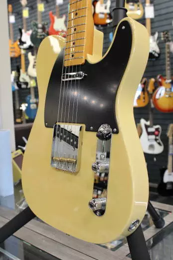 Fender - Vintera II 50s Nocaster, Maple Fingerboard - Blackguard Blonde 2