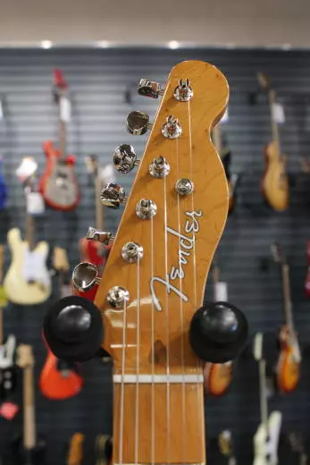 Fender - Vintera II 50s Nocaster, Maple Fingerboard - Blackguard Blonde 2