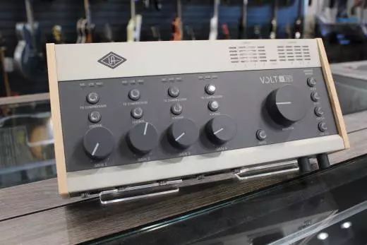 Universal Audio - Volt 476P USB Interface with Compressor 2