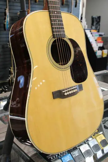 Martin Guitars - D-28 Spruce/Rosewood Acoustic Guitar with Hardshell Case 2