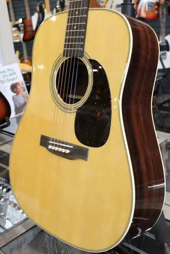 Martin Guitars - D-28 Spruce/Rosewood Acoustic Guitar with Hardshell Case 2