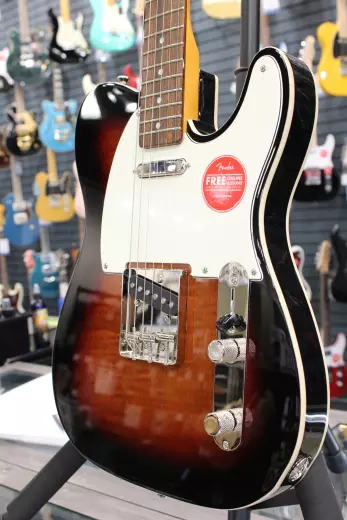 Squier - Classic Vibe '60s Custom Telecaster with Laurel Fingerboard - 3-Colour Sunburst 2