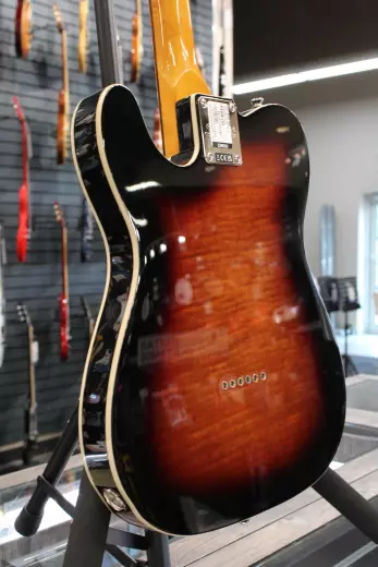 Squier - Classic Vibe '60s Custom Telecaster with Laurel Fingerboard - 3-Colour Sunburst 2