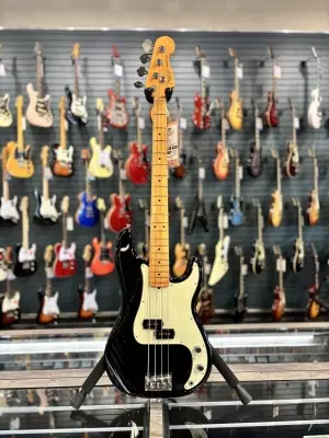 Fender - American Professional II Precision Bass, Maple Fingerboard - Black