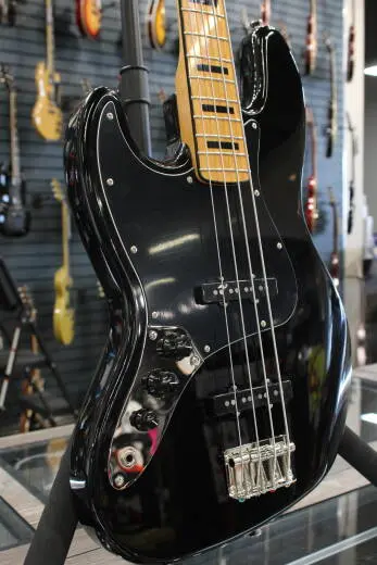 Squier - Classic Vibe '70s Jazz Bass, Maple Fingerboard, Left-Handed - Black 2