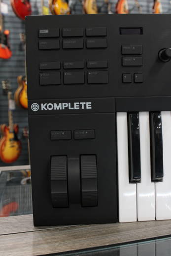 Native Instruments Komplete Kontrol A61 - 61-Note Controller