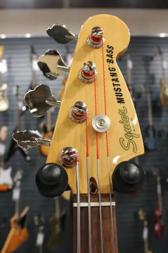 Squier - Classic Vibe 60s Mustang Bass Guitar - Surf Green 2