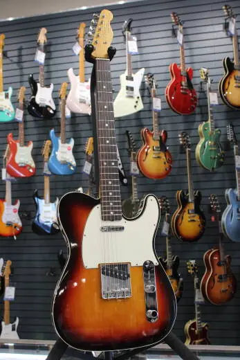 Fender - American Original '60s Telecaster, Rosewood Fingerboard - 3-Colour Sunburst