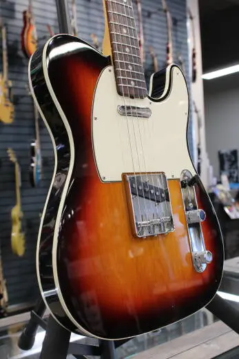 Fender - American Original '60s Telecaster, Rosewood Fingerboard - 3-Colour Sunburst 2