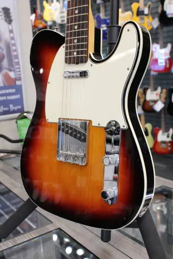 Fender - American Original '60s Telecaster, Rosewood Fingerboard - 3-Colour Sunburst 2